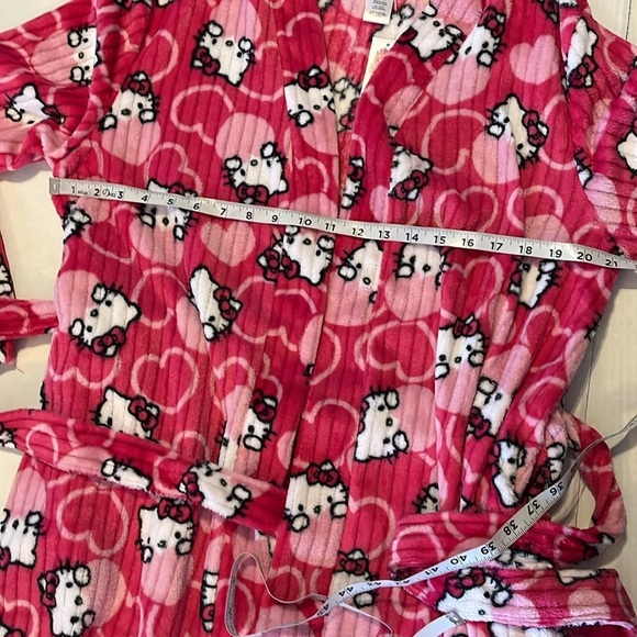 NWT-Sanrio hello Kitty-L-pink-all over print, pockets, belted tie, robe. - Picture 8 of 11